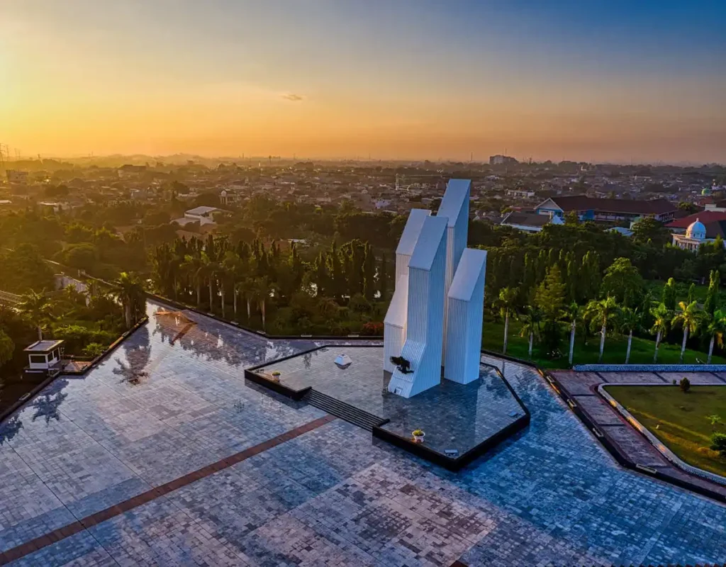 Taman Makam Pahlawan Nasional Indonesia dilihat dari udara saat senja
